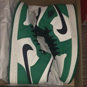 Air Jordan 1 Mid SE